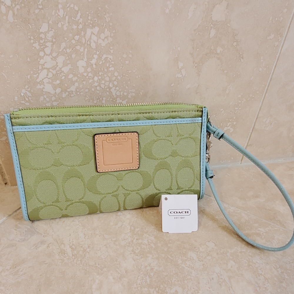 Coach wristlet wallet